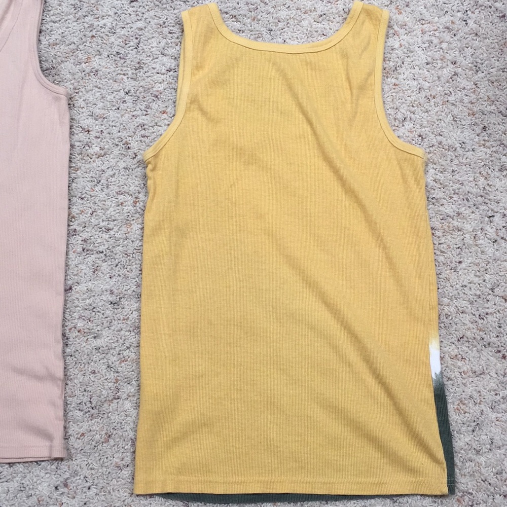 🛑FREE W/$10 purchase🛑 women’s large tank tops. - Picture 4 of 8